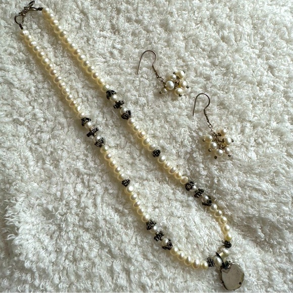 Vintage Pearl Necklace & Earrings - Picture 2 of 11